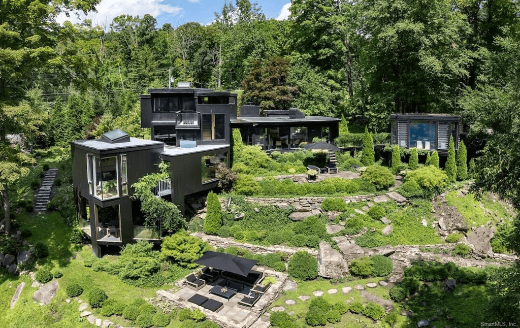 Five Transactions in a Small Town Reveal What Luxury Buyers Truly Seek