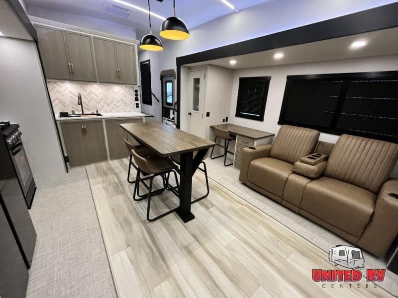 Parkland RV Center Expands Inventory with New Lightweight Travel Trailers and Fifth Wheels