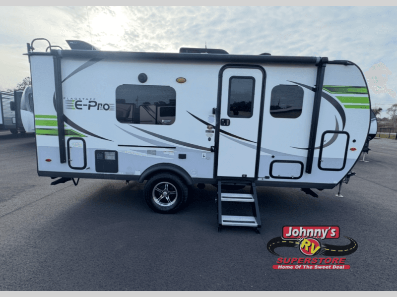 Johnny’s RV Superstore Expands Inventory to Meet Growing Gulf Coast Demand